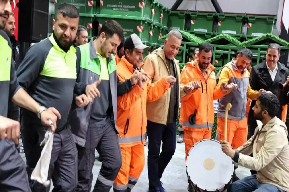 Sultangazi Belediye Başkanı Dursun, 1 Mayıs’ı Kutladı