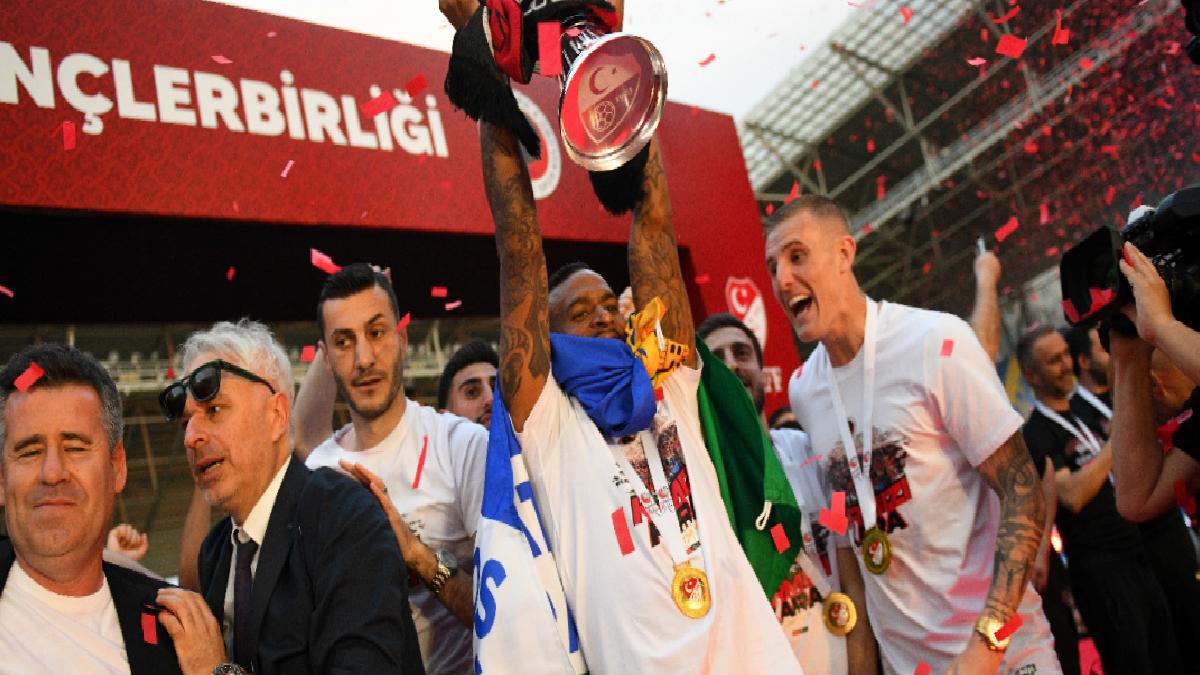 Süper Lig’e çıkan Gençlerbirliği, kupasını aldı