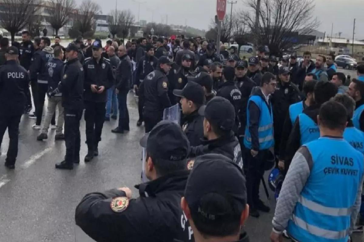 Süper Lig’in köklü takımına şok protesto: Taraftar tesisi bastı