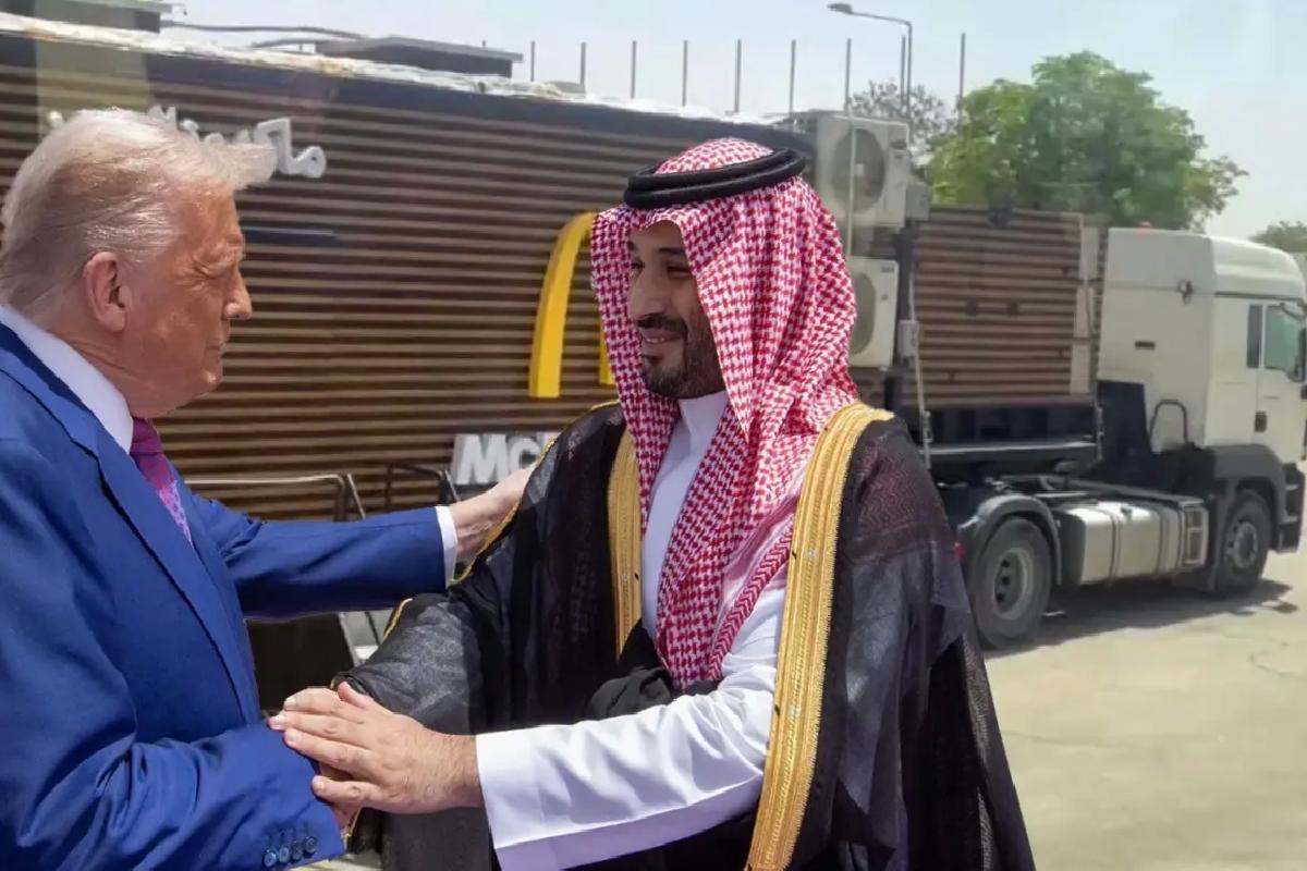 Suudi Arabistan’da kraliyet sarayı bahçesine Trump için mobil McDonald’s şubesi kuruldu