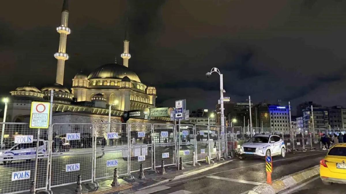 Taksim ve İstiklal Caddesi Trafiğe Açıldı