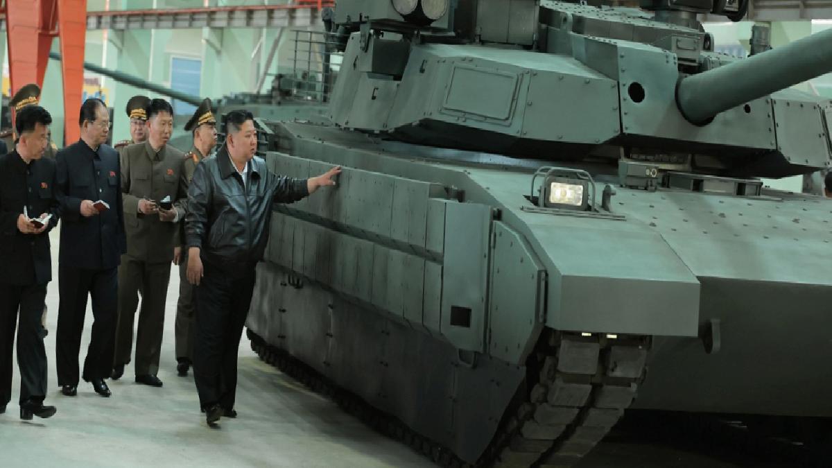 Tank fabrikasını gezen Kuzey Kore lideri Kim, daha fazla üretim istedi