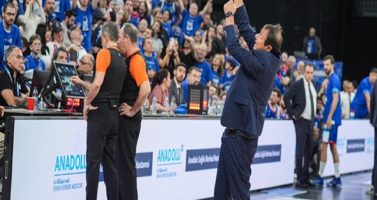 Taraftara kızıp salonu terk etmişti! Ergin Ataman’dan Anadolu Efes açıklaması