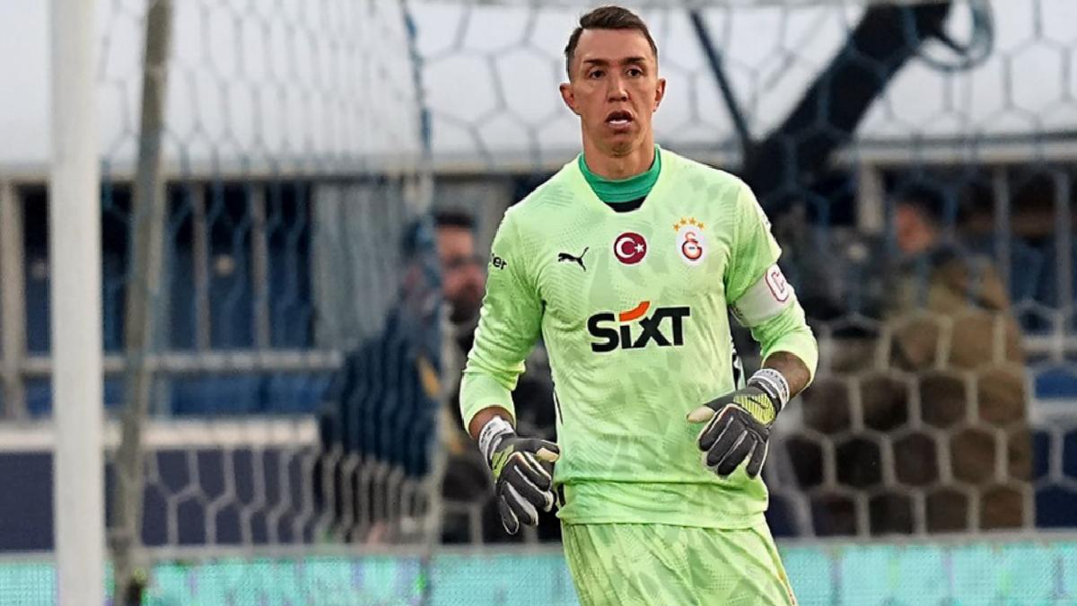 Tarihe geçti! Fernando Muslera, kupalara bir yenisini ekledi
