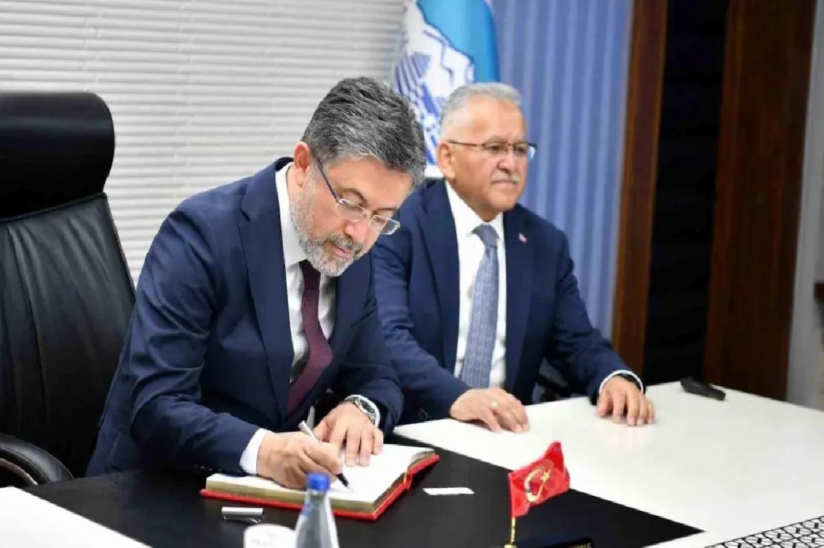 Tarım ve Orman Bakanı Yumaklı, Kayseri Büyükşehir Belediye Başkanı Büyükkılıç’ı Ziyaret Etti