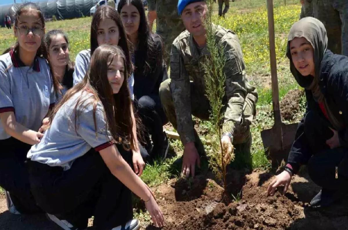 Tatvan’da Fidan Dikim Etkinliği Düzenlendi