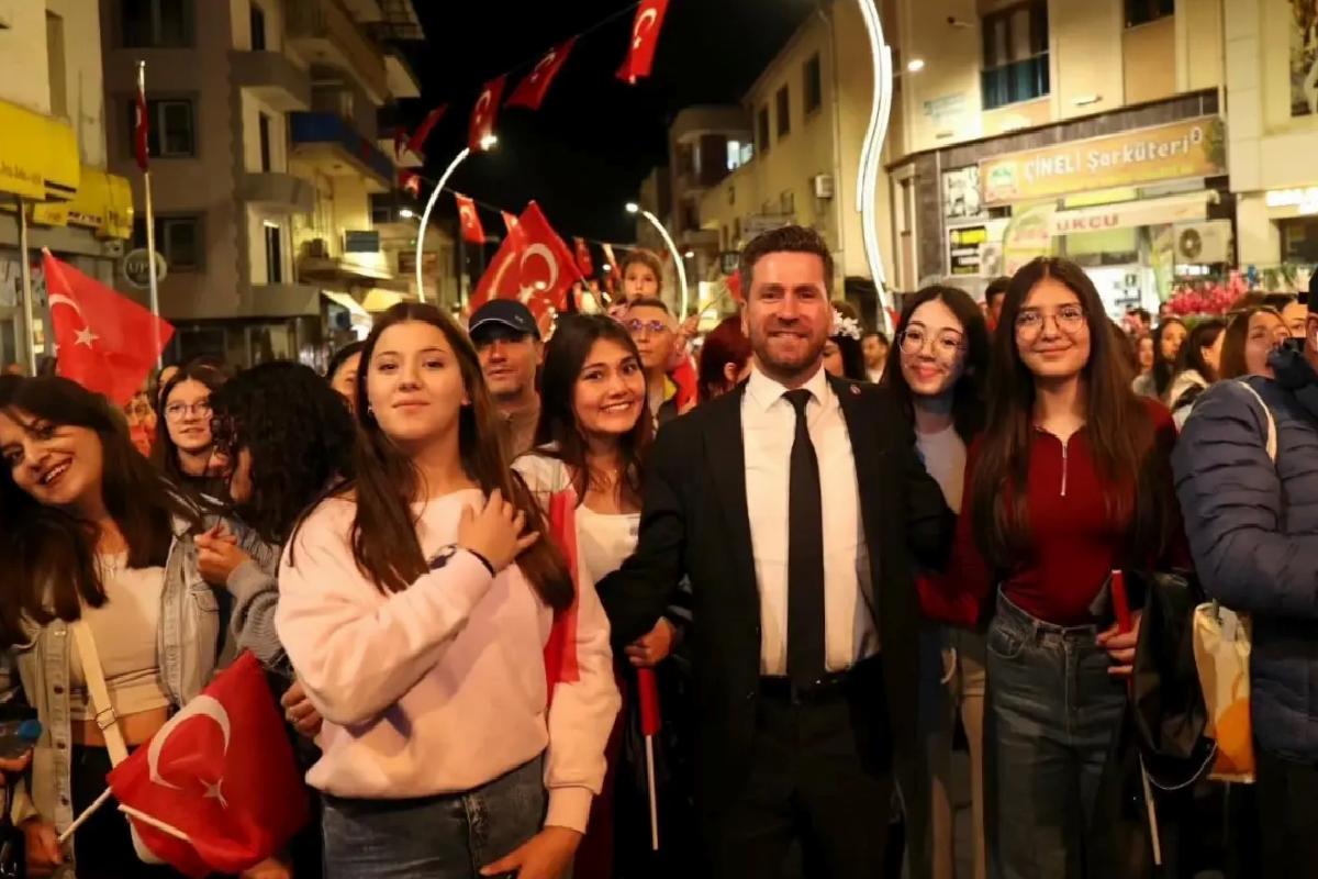 Tavas’ta Gençlik Haftası Konseri: Necati ve Saykolar Coşturdu