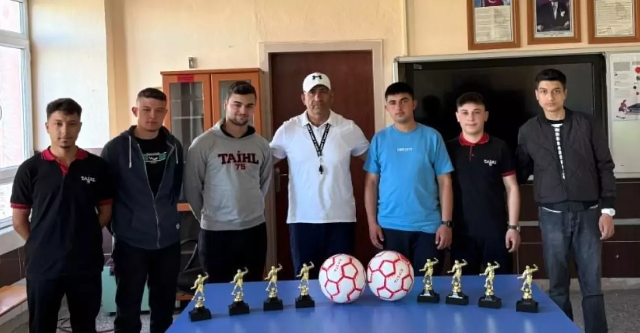 Tavşanlı’da Futsal Turnuvası Coşkusu