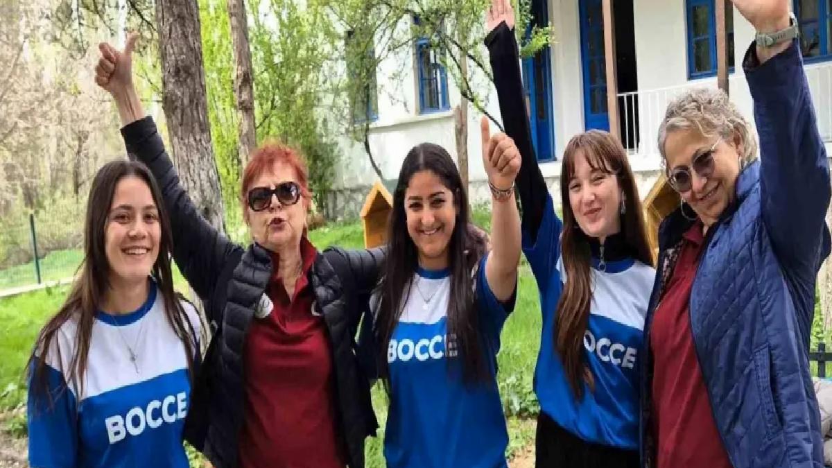 Tazelenme Üniversitesinin yaşlı öğrencileri bocce ile tanıştı