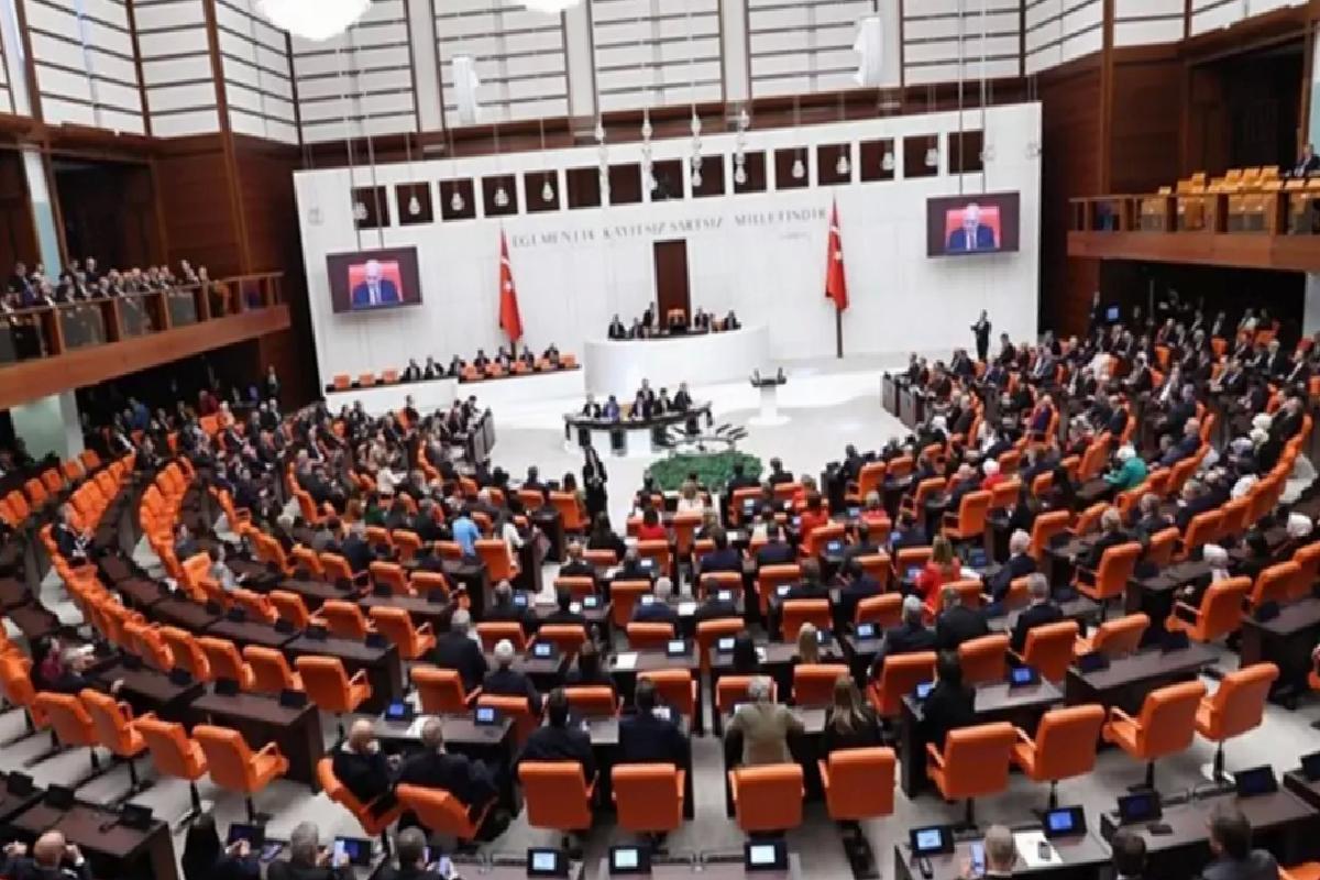 TBMM Genel Kurulu’nda kabul edildi! Devlet memurluğu için 35 yaş sınırı aranacak