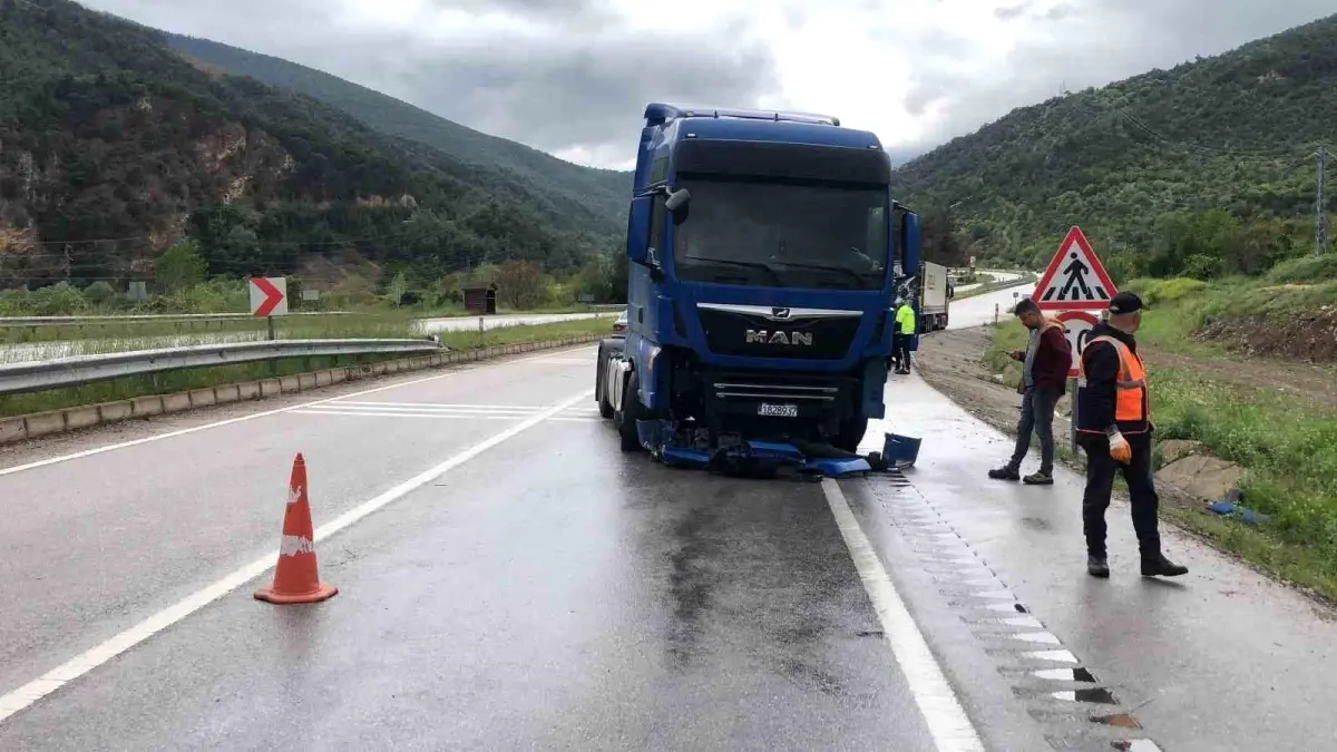 Tır Kazasında 1 Yaralı