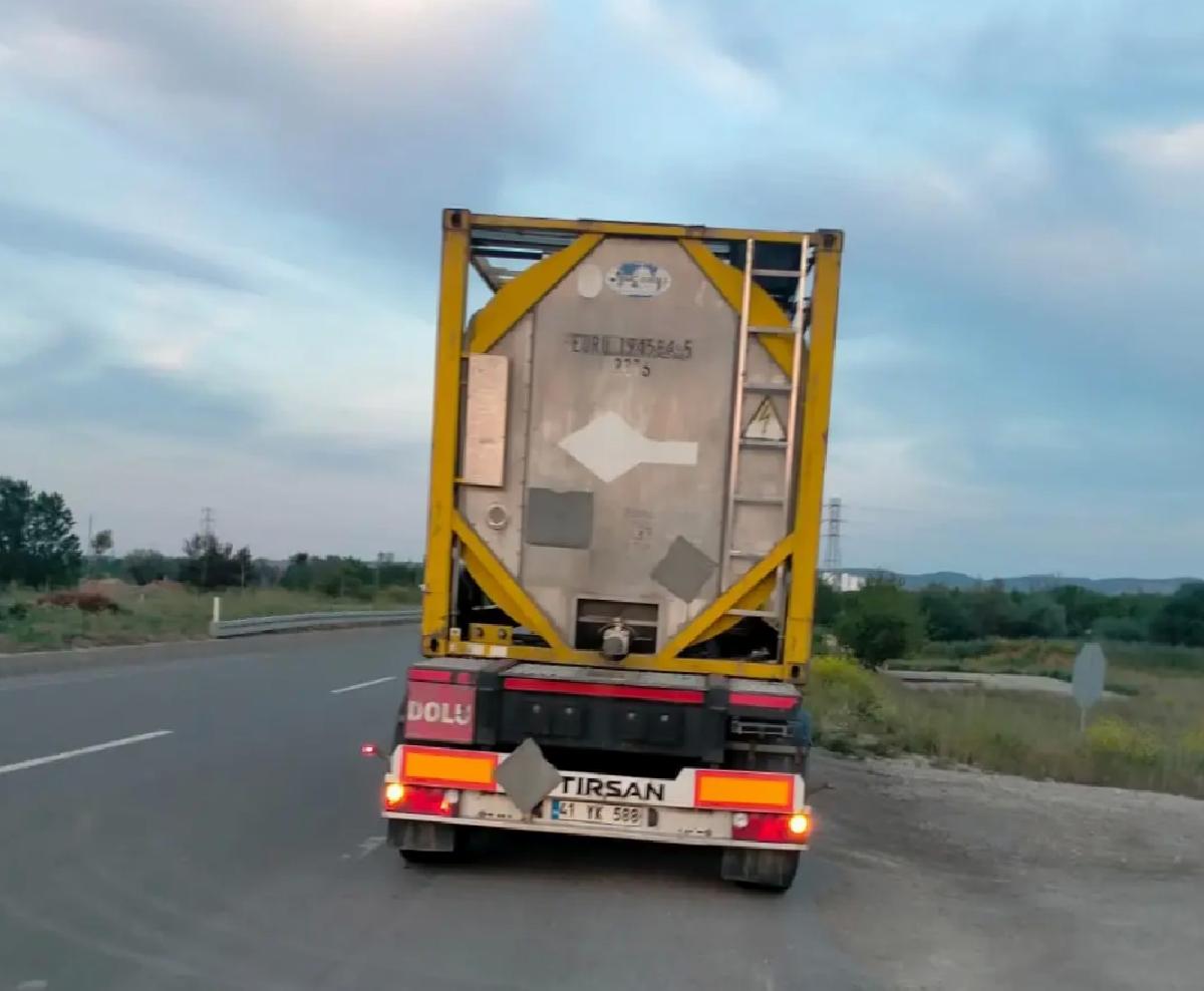 TIR’a Çarpan Motosiklet Sürücüsü Ağır Yaralandı