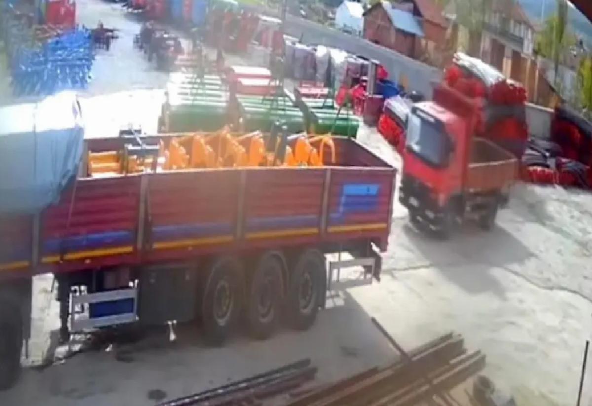 Tokat’ta Park Halindeki Kamyonet Aniden Hareket Etti