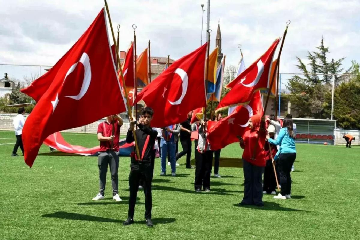 Tomarza’da 19 Mayıs Coşkusu