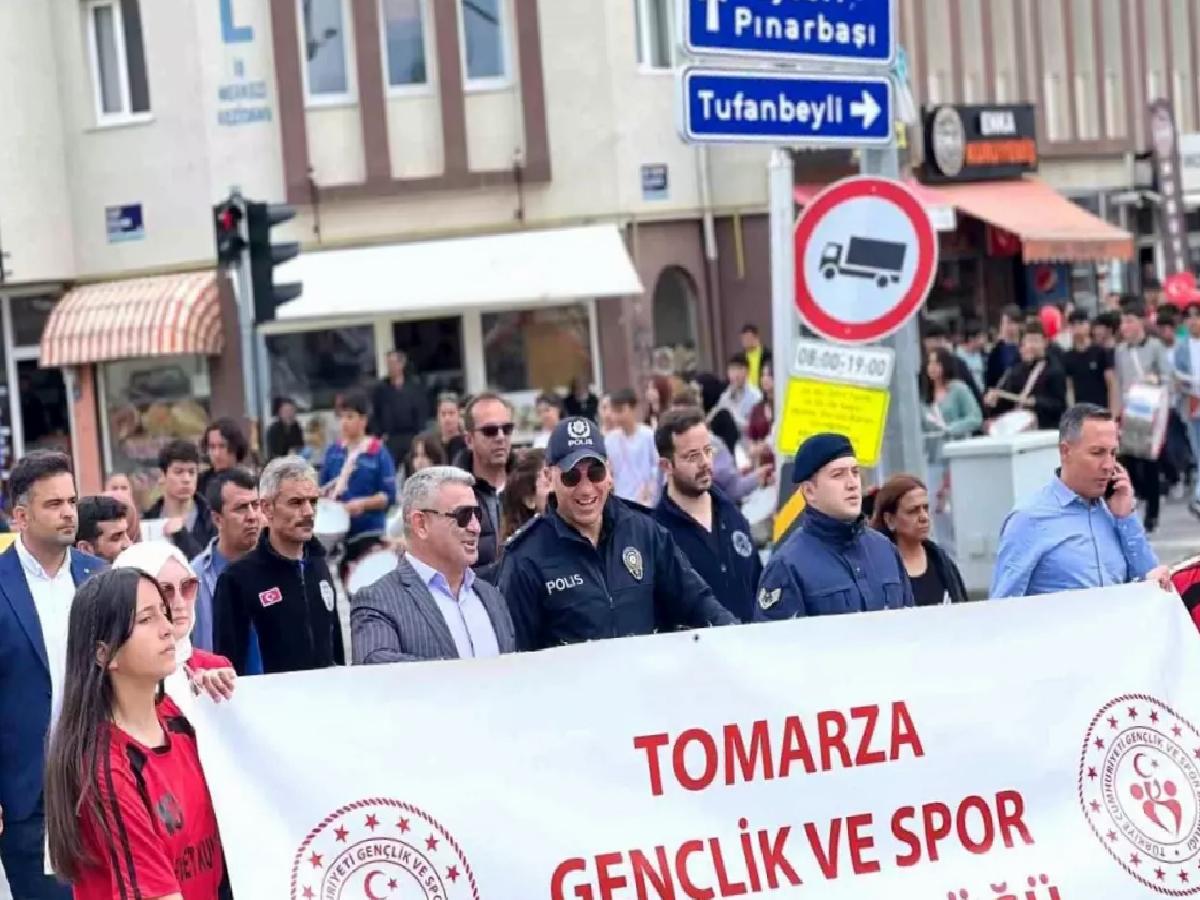 Tomarza’da Gençlik Yürüyüşü Düzenlendi