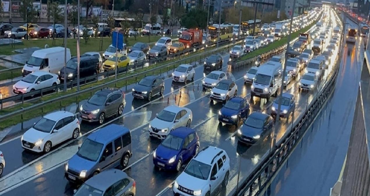 Trafiğe nisanda 191 bin 983 aracın kaydı yapıldı