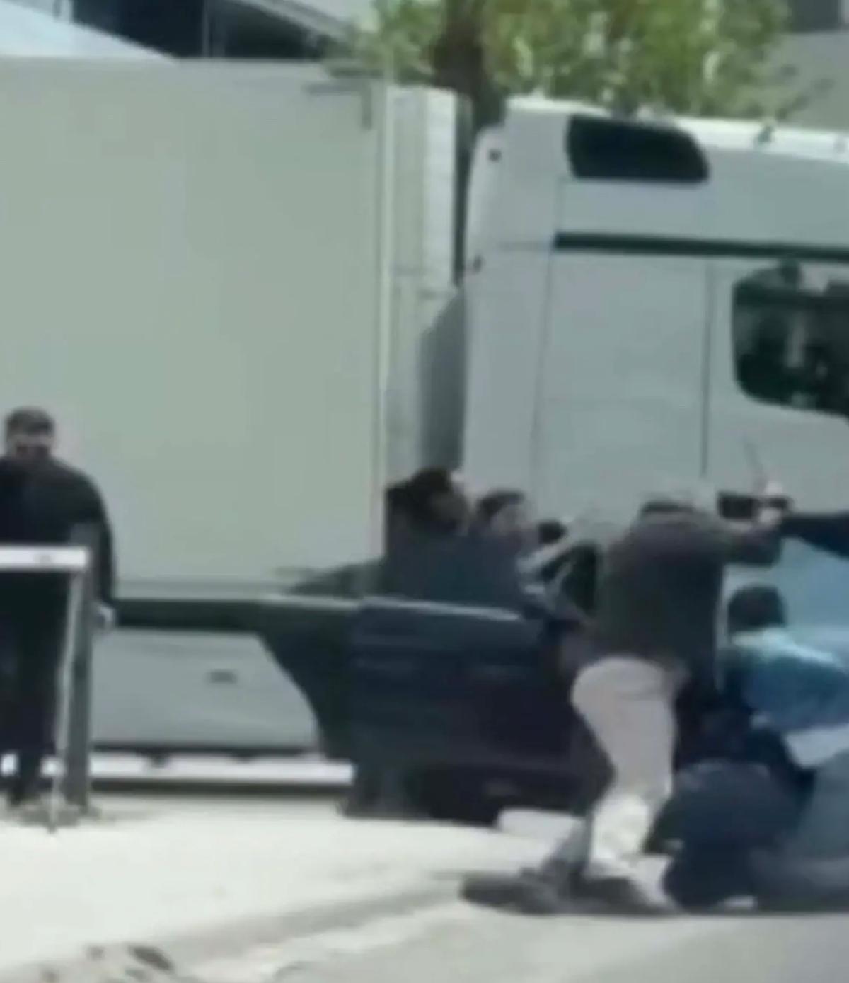 Trafikte Tartışma: Satırla Saldırı