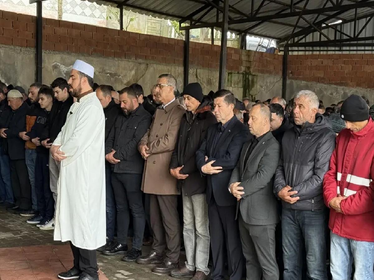 Traktör Devrildi, 13 Yaşındaki Kız Hayatını Kaybetti
