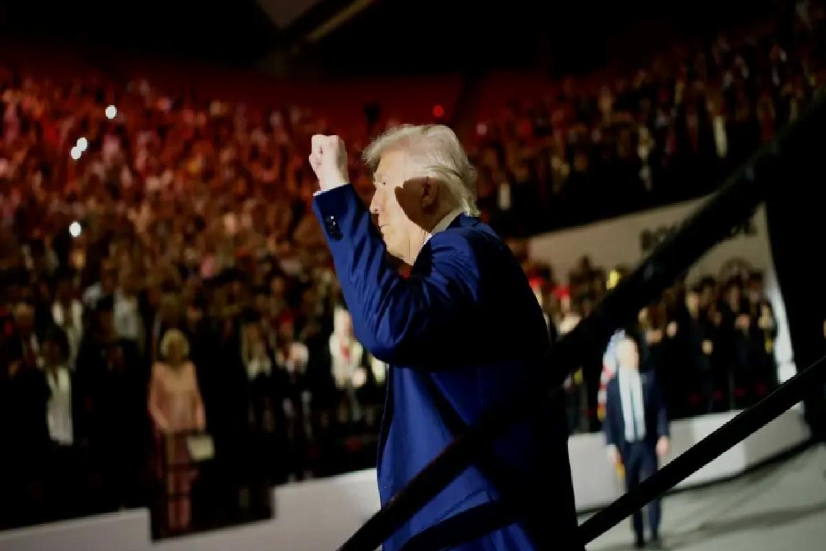 Trump’tan göçmenlere ücretsiz uçuş kararı
