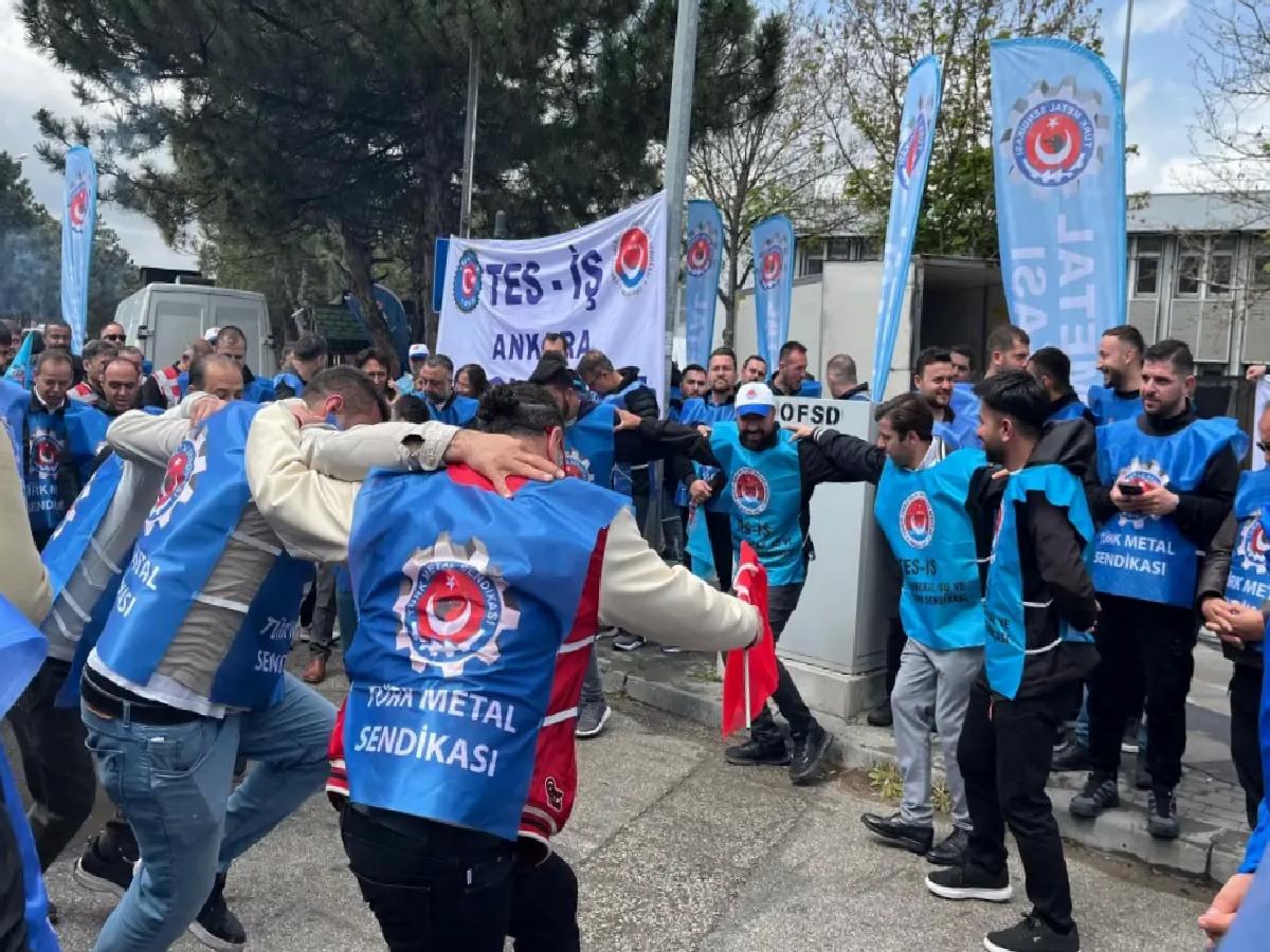 TÜRK-İŞ, 1 Mayıs’ı Hazine Bakanlığı Önünde Kutladı