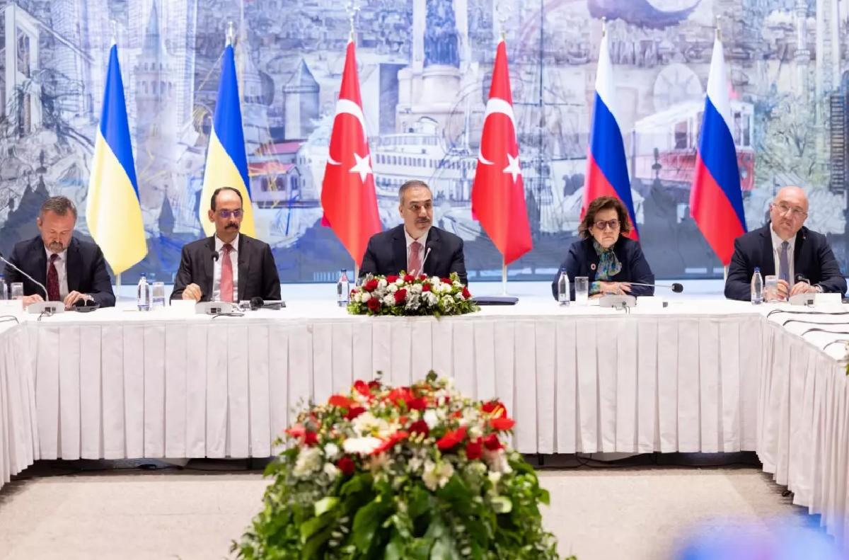Türkiye-Rusya-Ukrayna Üçlü Toplantısı Başladı