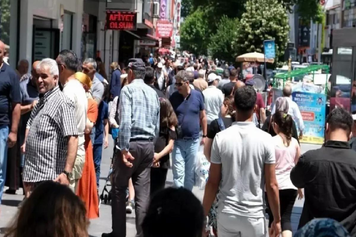 Türkiye’de Hanehalkı Büyüklüğü Düşüyor