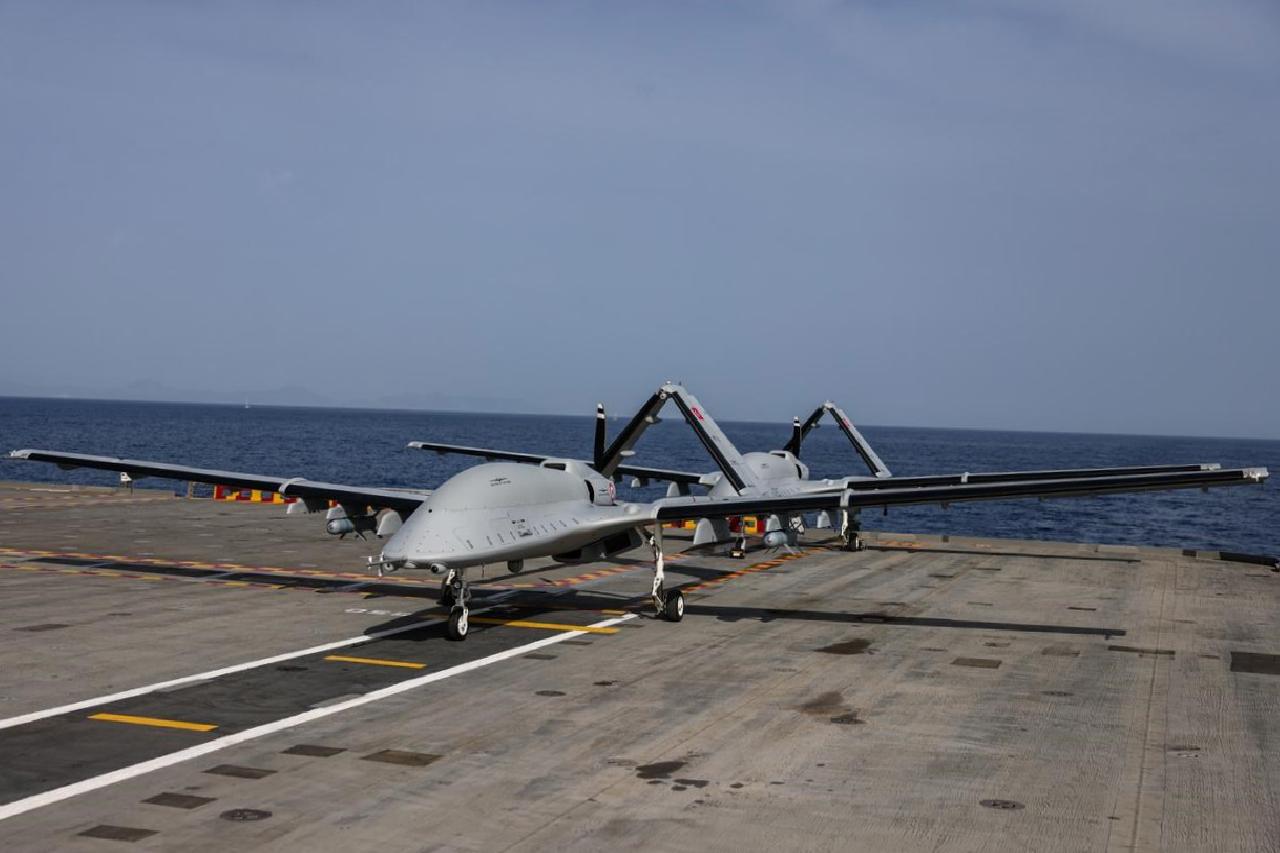 Türkiye’den bir ilk daha: LHD gemisinden kalkan İHA ile atış yapıldı