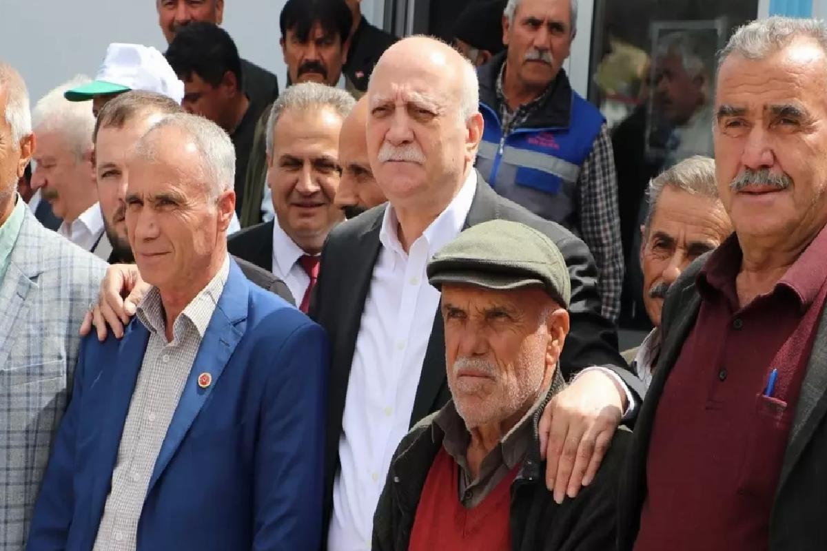 TZOB Genel Başkanı Bayraktar, Gaziantep ve Kahramanmaraş’ta zirai dondan etkilenen meyve bahçelerini inceledi