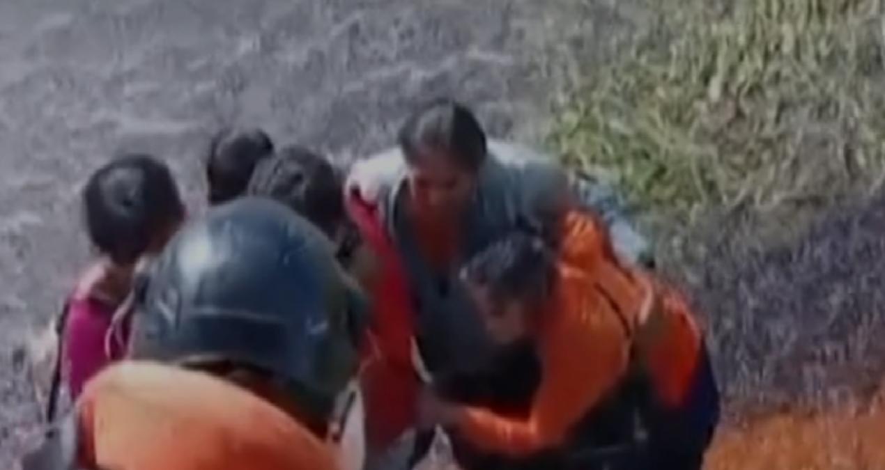 Uçak kazasından sağ çıktılar, timsahlarla dolu bataklığa düştüler: Canlı canlı yenmekten zor kurtuldular