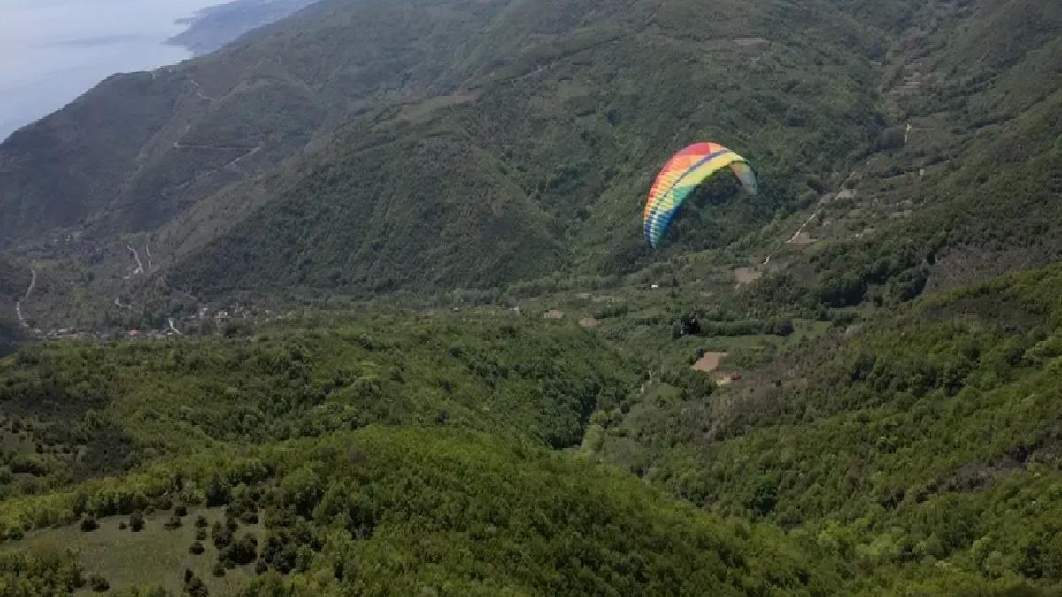 Uçmakdere’de Yamaç Paraşütü Keyfi