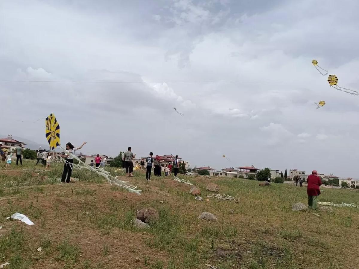 Uçurtma Şenliği Depremzede Çocuklar İçin