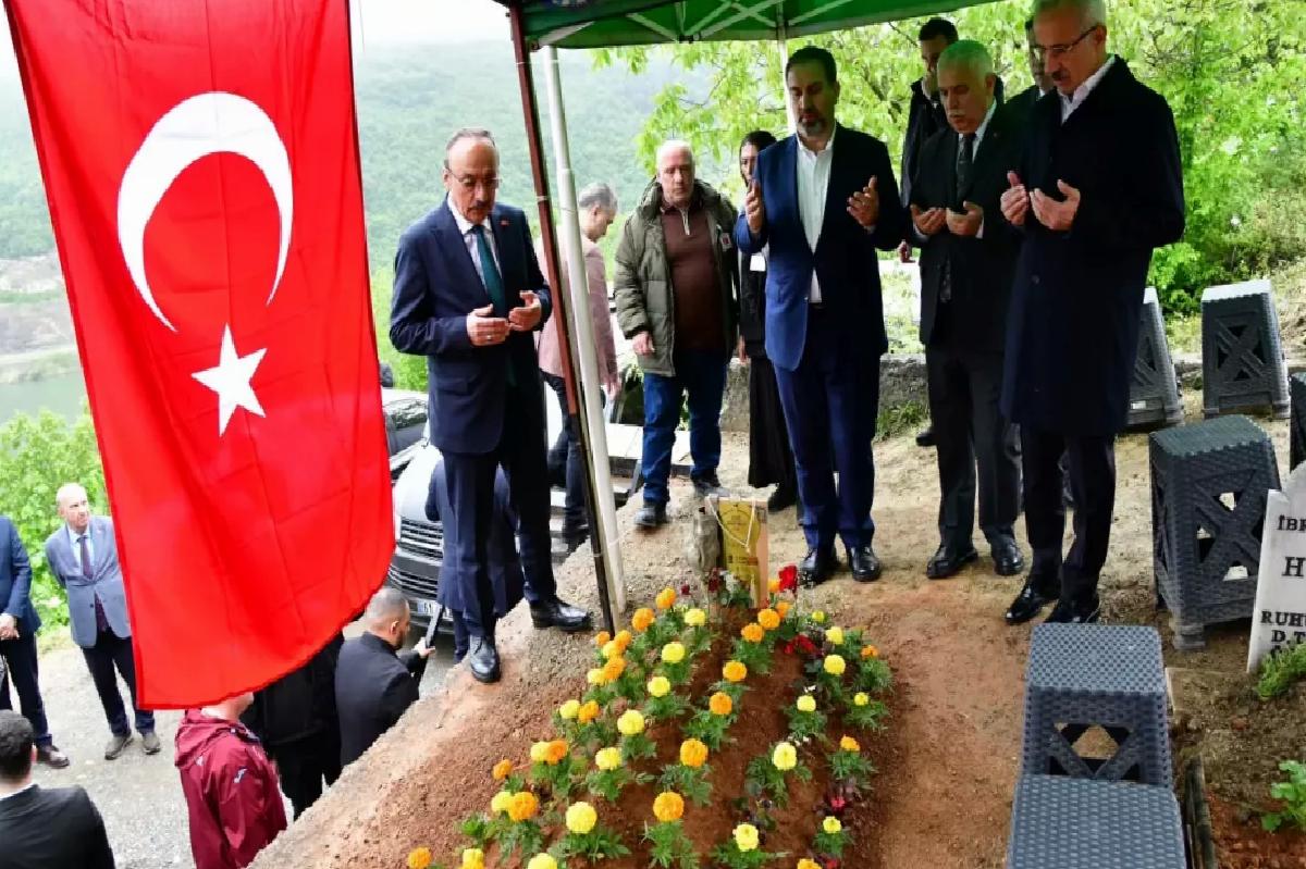 Ulaştırma Bakanı Uraloğlu, Şehit Piyade Uzman Onbaşı Berat Mecit Day’ın Ailesini Ziyaret Etti