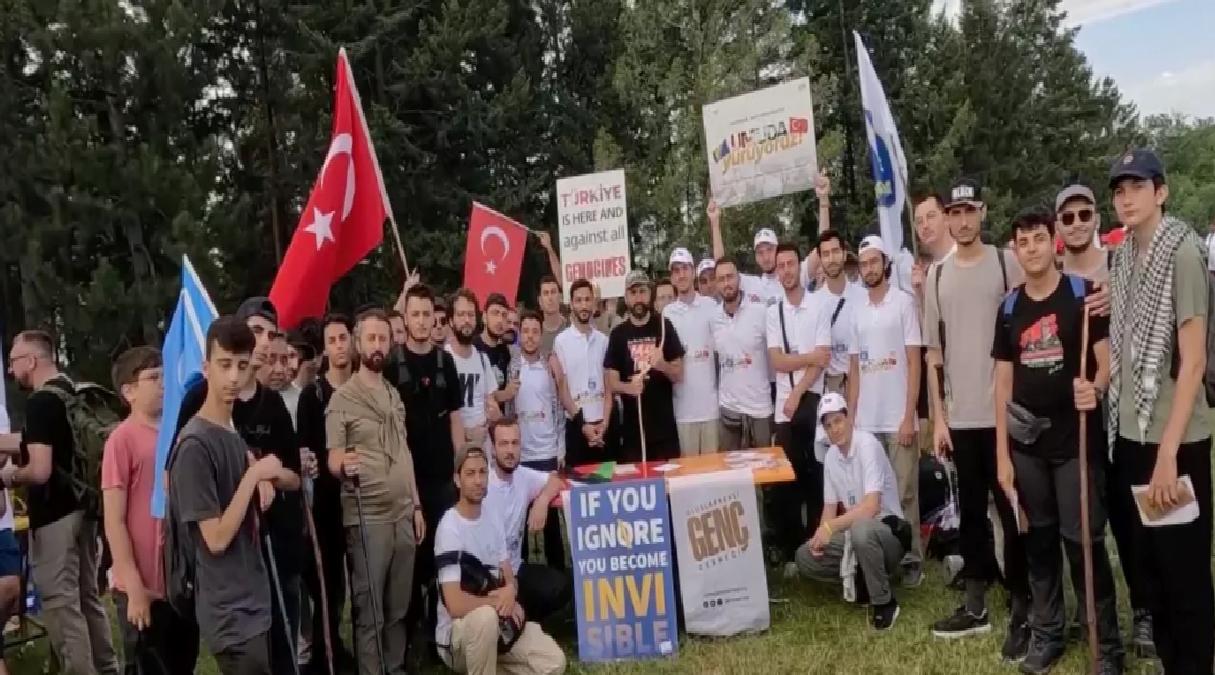 Uluslararası Genç Derneği, Srebrenitsa Soykırımını Anmak için Barış Yürüyüşü Düzenliyor