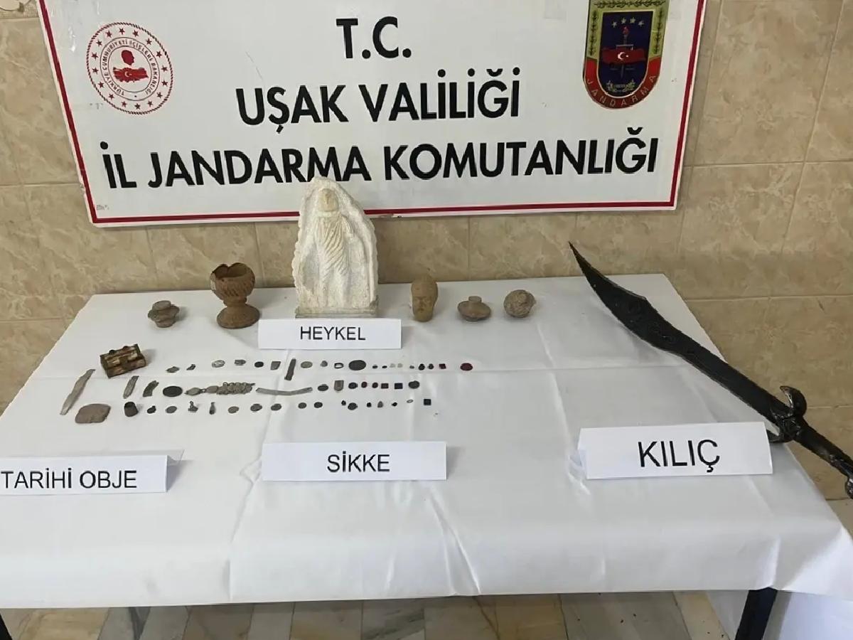 Uşak’ta 60 Tarihi Eser Ele Geçirildi