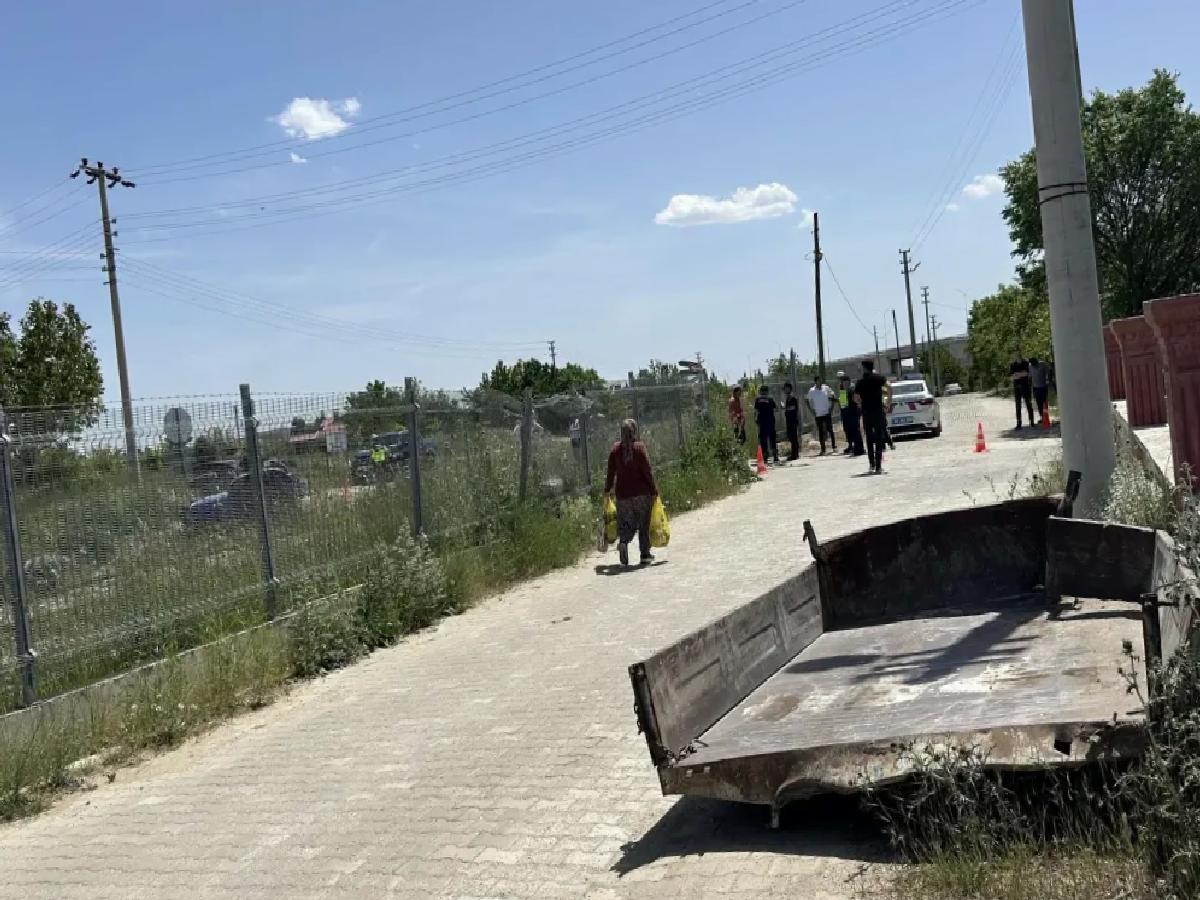 Uşak’ta Traktör ile Tren Çarpıştı