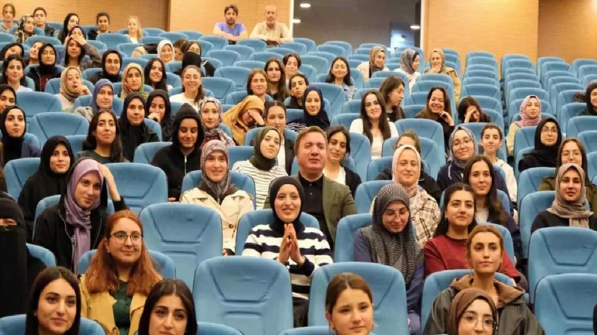 Vali Aydoğdu Öğrencilerle Bir Araya Geldi