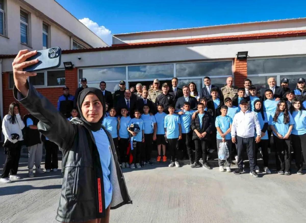 Vali Aydoğdu Spor Kulüplerini Ziyaret Etti