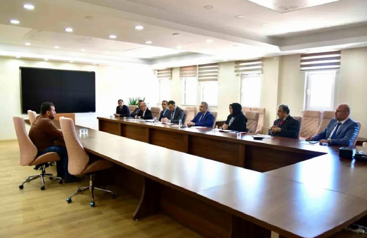 Vali Çiçek, Halk Günü Toplantılarıyla Vatandaşları Dinliyor