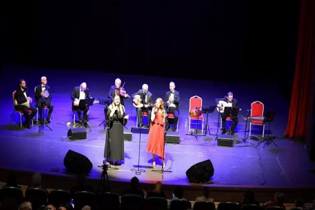 Vali Soytürk, Faslı Grubun Konserine Katıldı