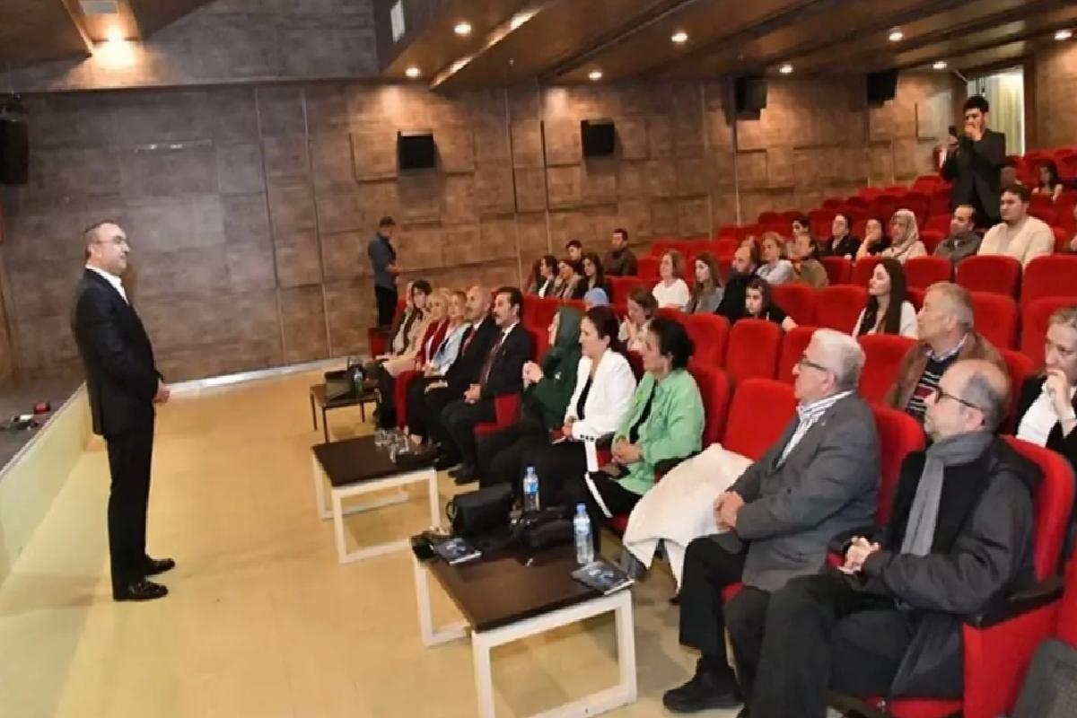 Vali Soytürk, Melike Öztürk’ün ‘Yas’ Kitabı İmza Gününde