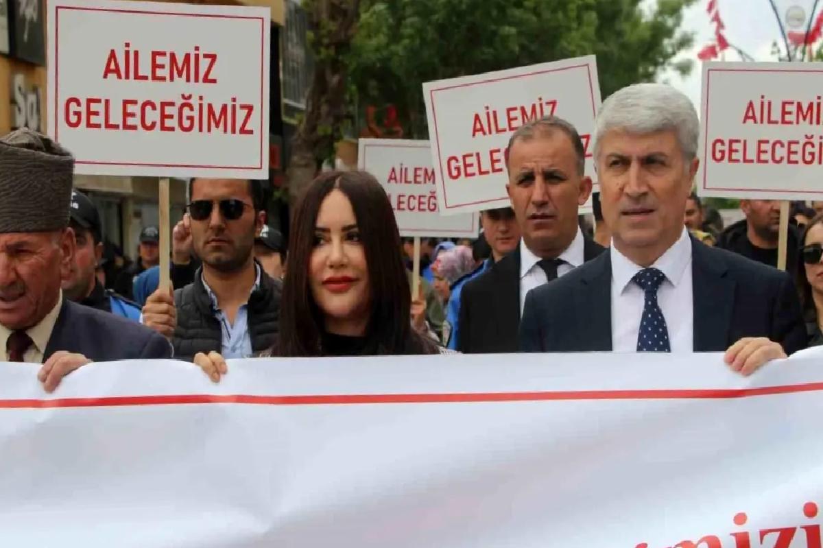 Van’da ‘Aile Yılı’ yürüyüşü yapıldı