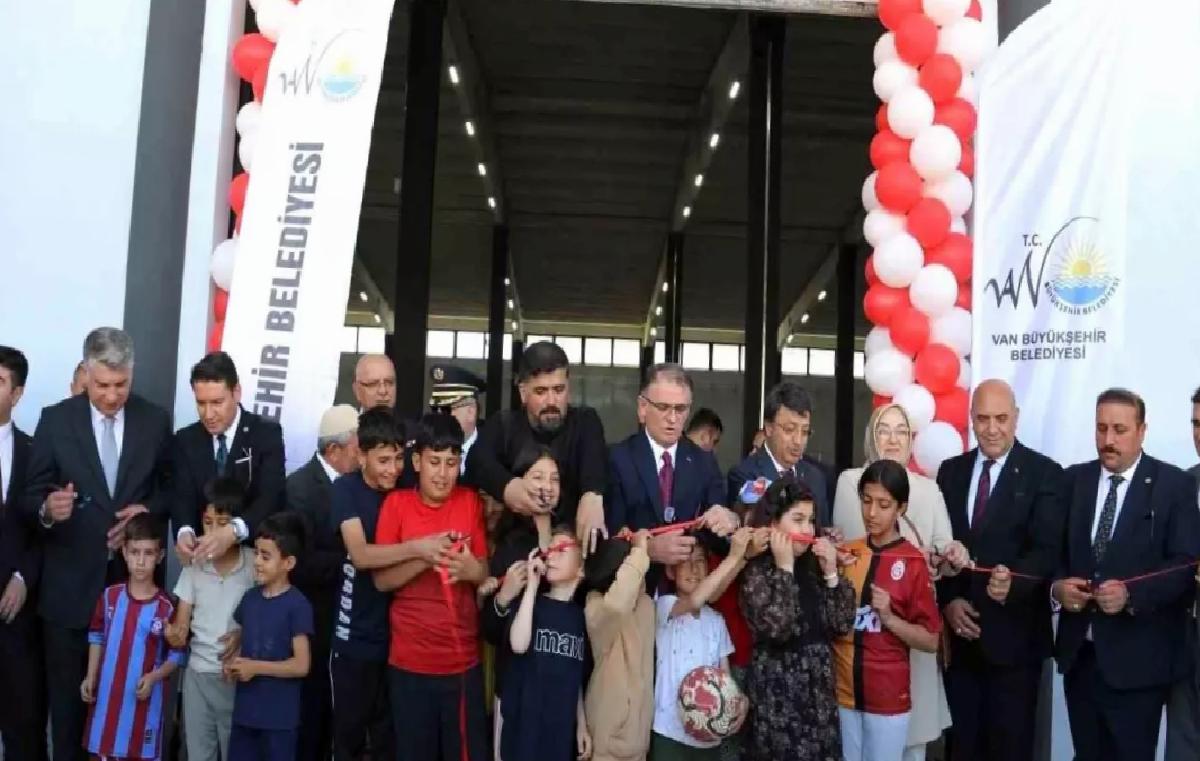 Van’da Kapalı Semt Pazarı Hizmete Açıldı
