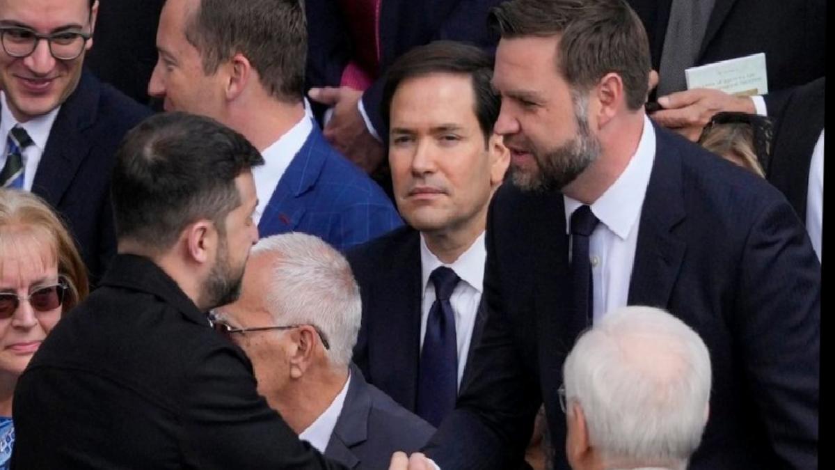 Vladimir Zelensky, JD Vance ile el sıkıştı