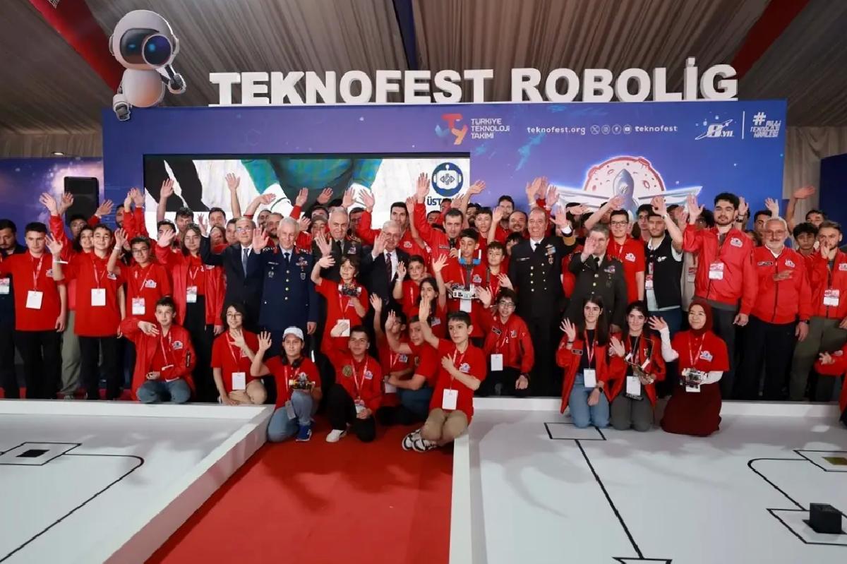 Yaşar Güler TEKNOFEST’te Gençlerle Bir Araya Geldi