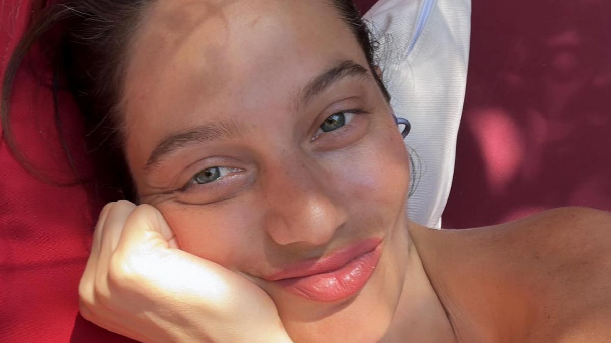 Yaz sezonu Fethiye’de açıldı’ Oyuncu Gülcan Arslan üstsüz poz verdi