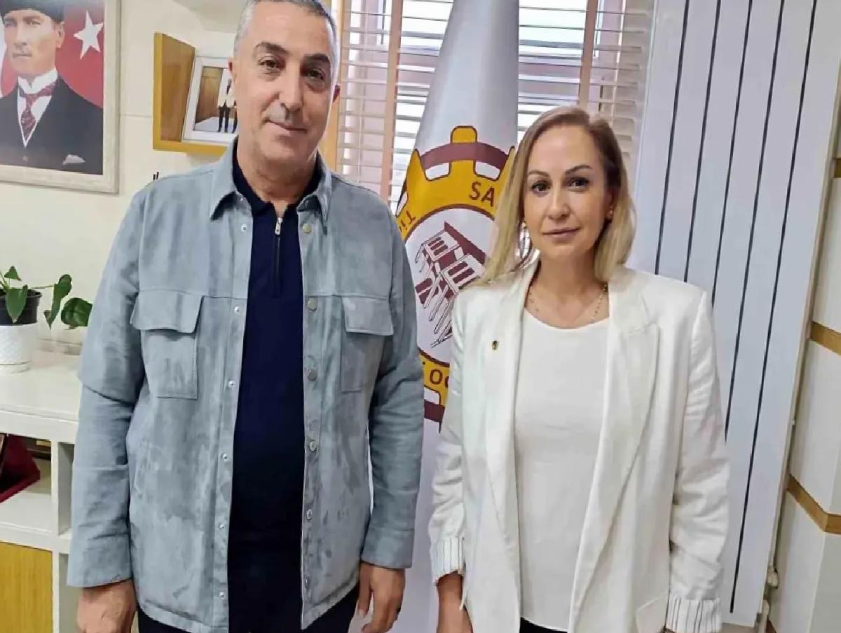 Yeni Üye Rozetini Aldı