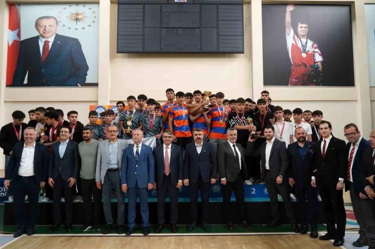 Yıldırım Belediyesi Okul Sporları İlçe Şenlikleri Ödül Töreni Gerçekleşti