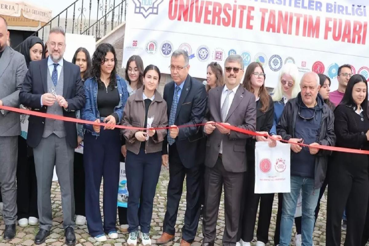Yozgat’ta Üniversite Tanıtım Fuarı