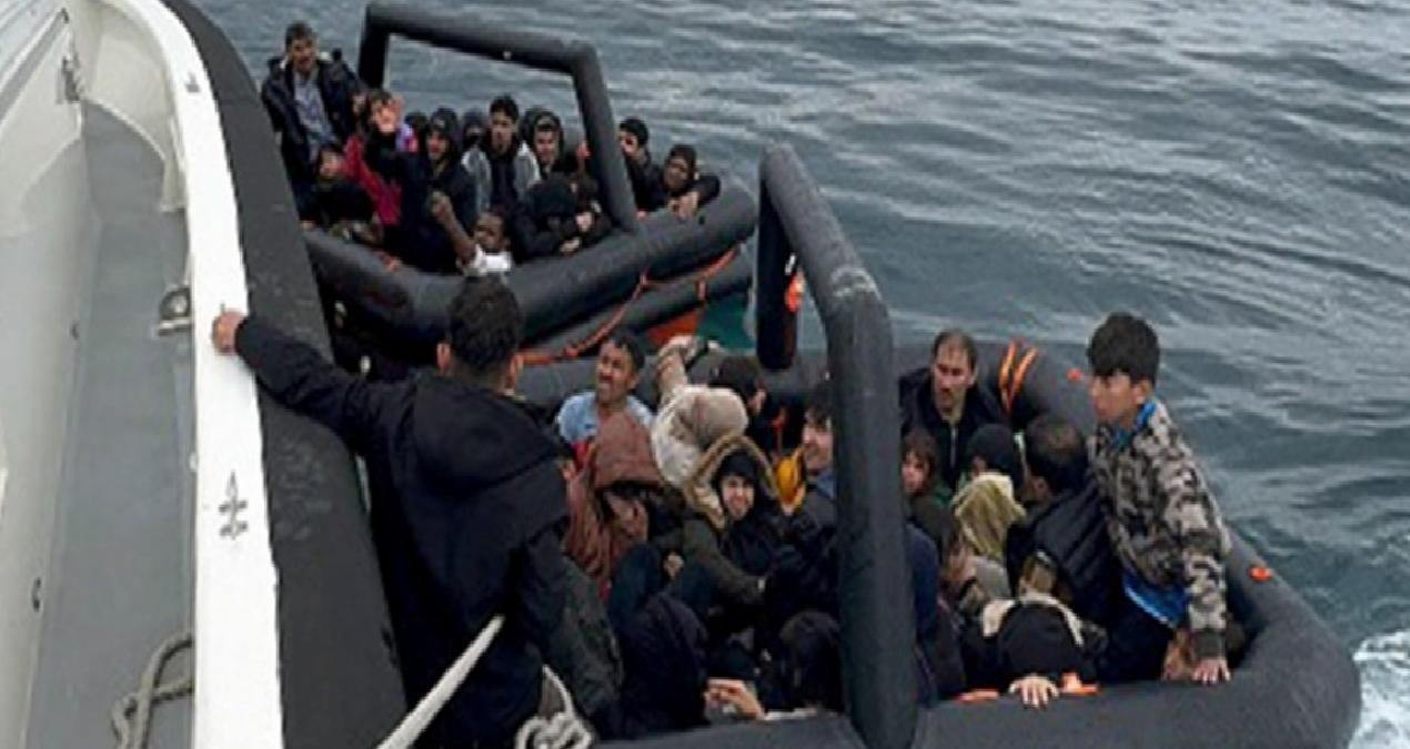 Yunanistan çoluk çocuk göçmenlerle doldurduğu can sallarını Türk sularına bıraktı