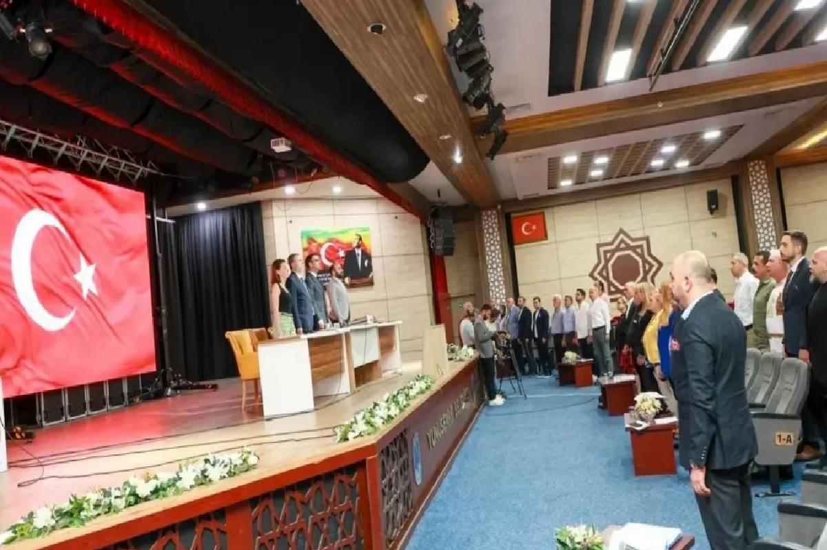 Yunusemre Belediye Meclisi’nden Özgür Özel’e yapılan saldırıya kınama